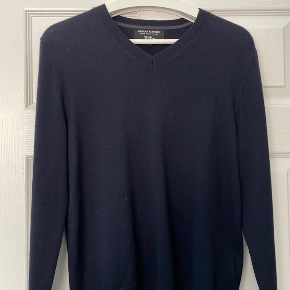 Banana Republic V Neck merino wool sweater. Small